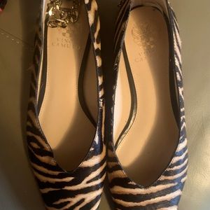 Vince Camuto Latenla ankle ballet flats.